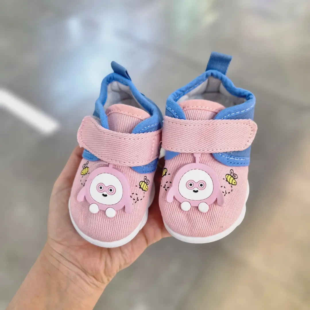 کفش بچگانه سوتی (جغجغه ای)